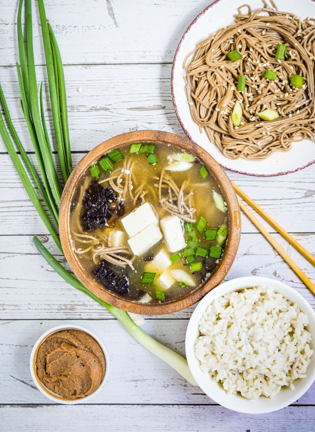 Zuppa di miso con soba, tofu e verdure – Miso soup with soba tofu